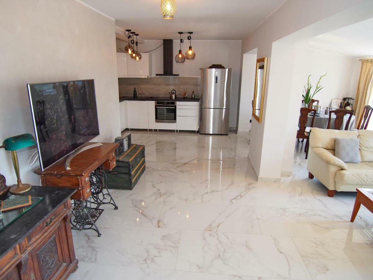 Apartman Telefon *